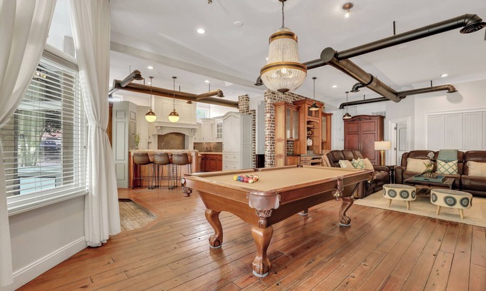 Historic Downtown Savannah House | Relax with Heated Pool Access & Top Amenities: Rated 9.2