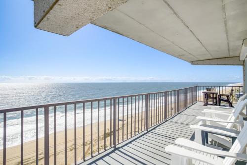 Midtown Ocean City Apartment | Ocean City Condo: Heated Pool & Beachfront Bliss Await!