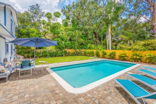River District House | Relaxing Retreat with Private Heated Pool and Arcade Fun