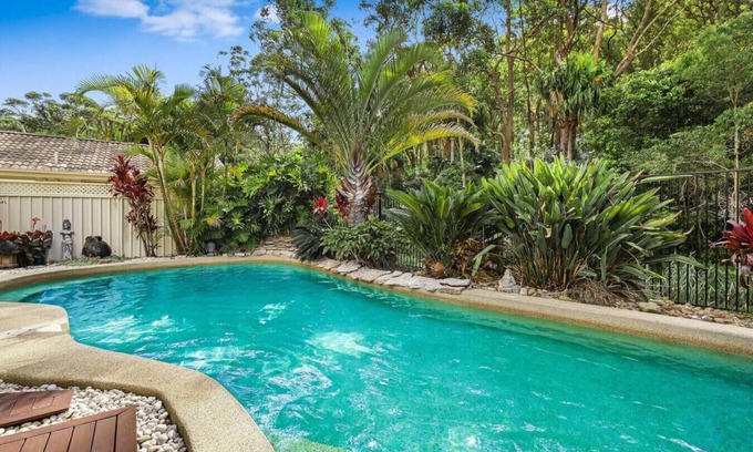 Umina Beach House | Heated Pool & Beachside Retreat for 18 - Rated 9.8/10