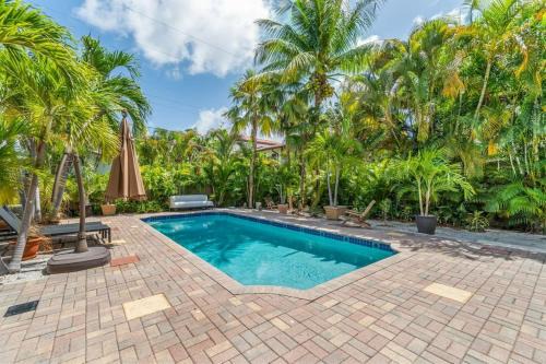 Northwood Shores House | Relaxing Beachside Retreat at Miramar Villa by RoveTravel