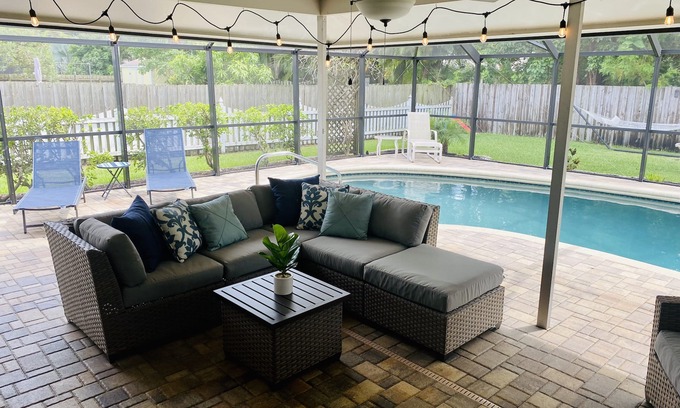 Sarasota House | Relaxing Pool Home Steps from Siesta Key Beach Oasis