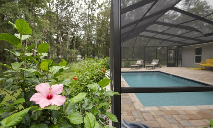 Citrus Springs House | Pet-Friendly 3 Bedroom with Heated Pool & Breakfast