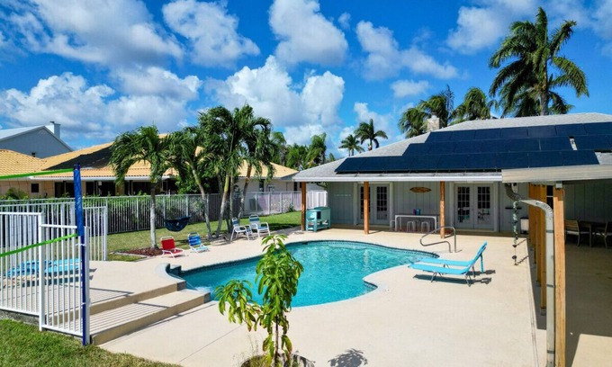 Boynton Beach Apartment | Heated Pool, Game Room & Inlet Views