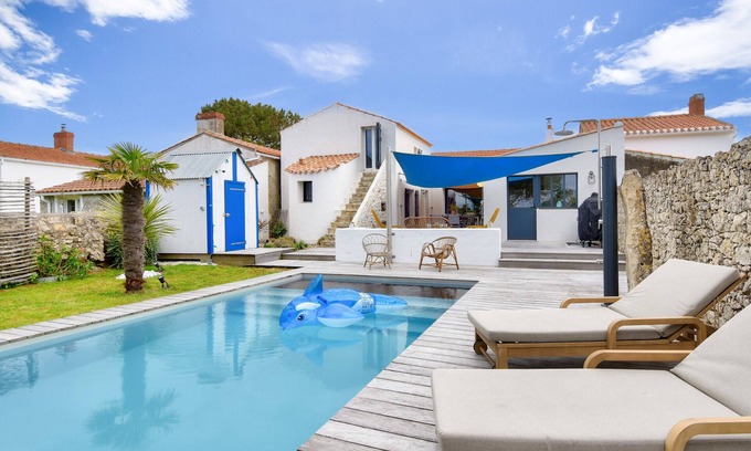 La Gueriniere House | Heated pool, garden, villa for 8 adults 2 children