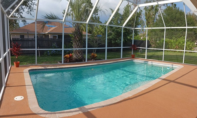 North Port House | Relaxing Retreat with Heated Pool in Peaceful Area