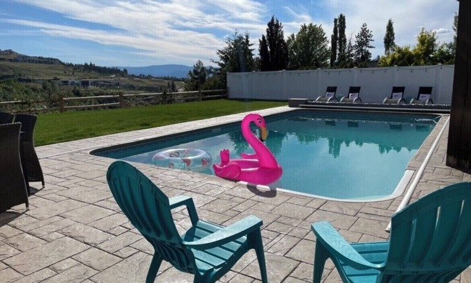 Crawford House | Heated Pool, Hot Tub & Tesla Charging - Rated 9.6/10