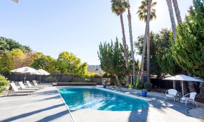 Los Alamos House | Ideal Stay with High-Speed WiFi and Private Pool Access