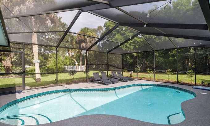 Gulf Gate Estates House | Relaxing Retreat with Heated Pool - Minutes to the Beach!