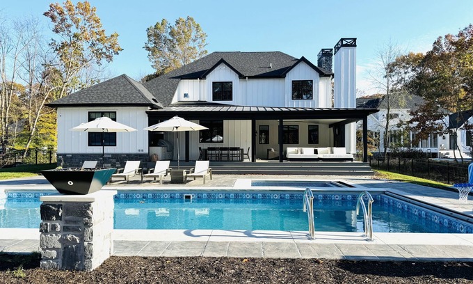 Grand Beach House | Experience Barefoot Bliss: 6-Bedroom Retreat with Pool