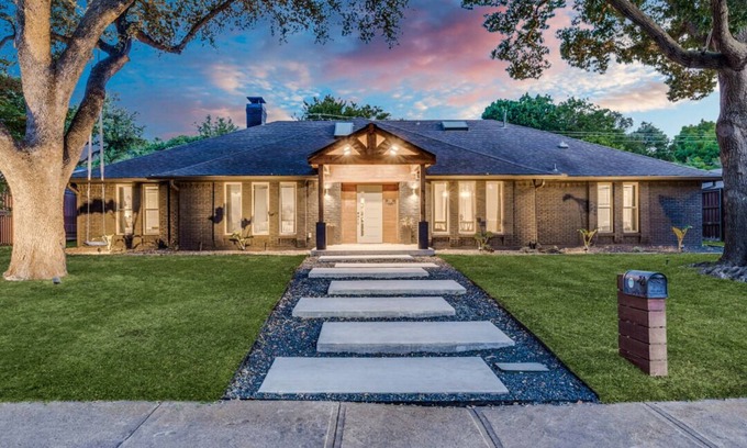 Far North Dallas House | Unwind with Heated Pool, Putting Green & Movie Theater
