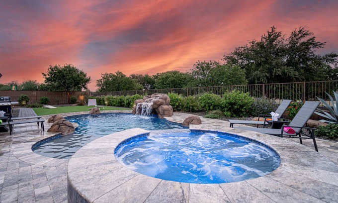 Queenland Manor House | Family-Friendly Resort with Heated Pool & New Putting Green
