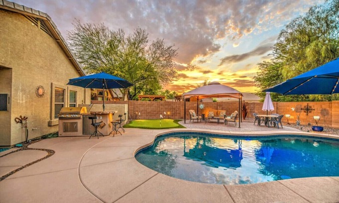 San Tan Valley House | Enjoy a Relaxing Stay with Pool, BBQ, and Putting Green