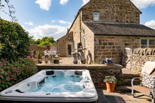 Kirk Ireton House | Experience Heather Cottage: Pet-Friendly Retreat with Hot Tub