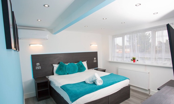 George Green Apartment | Comfortable Heathrow Windsor Apart Hotel with Breakfast Options