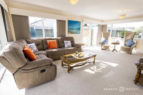 West Parley Apartment | Family-Friendly Heathside Retreat: Rated 8.5/10 by Guests