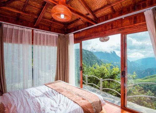 Tam Duong Hotel | Relax at Heaven Gate Hotel O Quy Ho with Hot Tub & Breakfast
