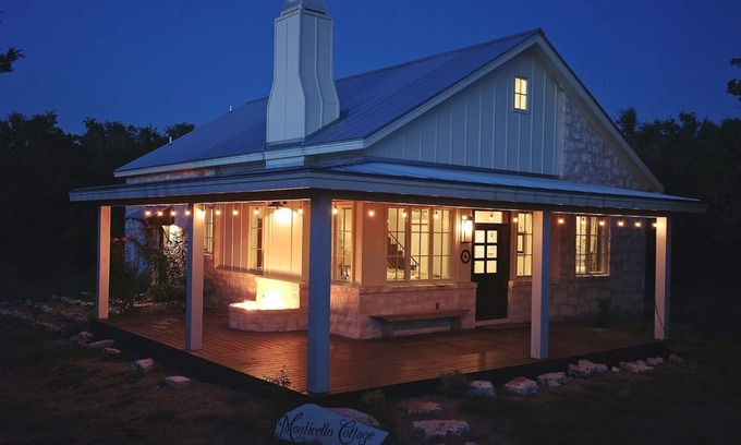 Dripping Springs House | Tranquil Escape at Monticello Cottage - Rated 10/10
