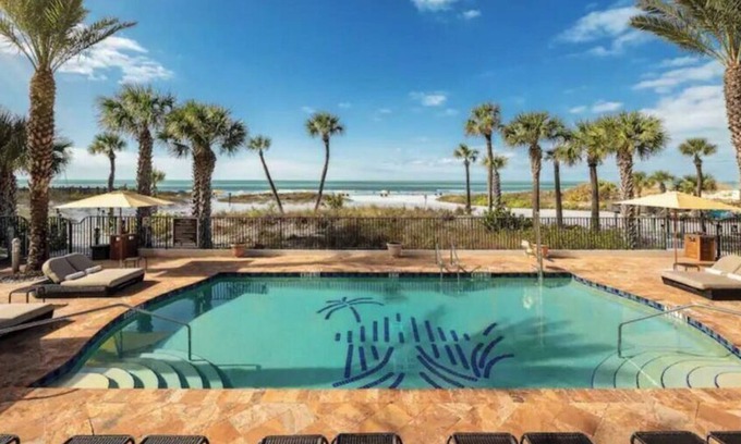 Siesta Key Hotel | Paradise Awaits at Siesta Key Beach Retreat with Ocean Views