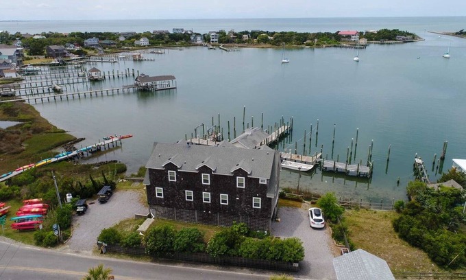 Ocracoke House | Scenic Harbor Views at Heaven on Ocracoke Hotel