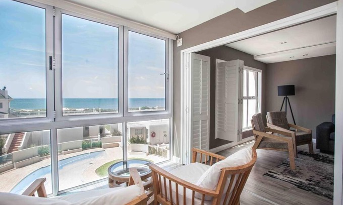 Pollok Beach Apartment | Beachfront Bliss at Summerseas: 4-Star, Ocean View Retreat