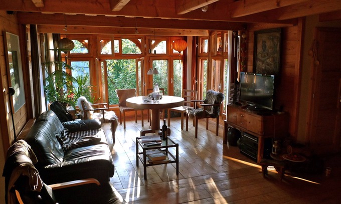 Viseu de Sus Apartment | Idyllic Retreat in Maramures Valley with Pool & Ocean View