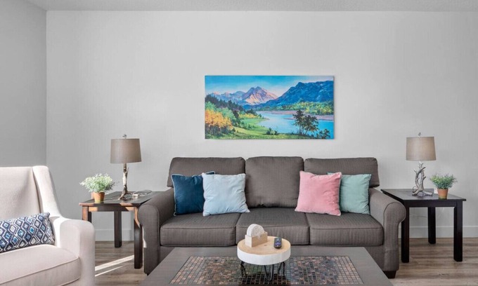 Sunset Heights Apartment | Exclusive Retreat with Year-Round Hot Tub and Bowling
