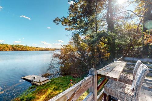 Plymouth House | Family-Friendly Escape at Heavenly Lakefront Hotel