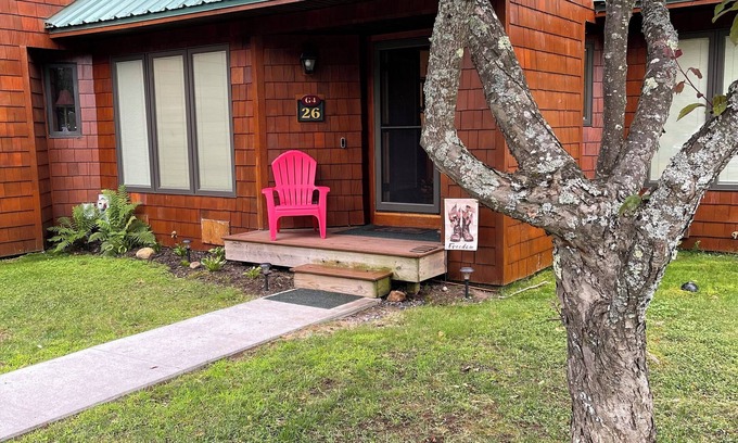 Inlet House | Experience Heavenly Sunsets at G4 on 4th Lake