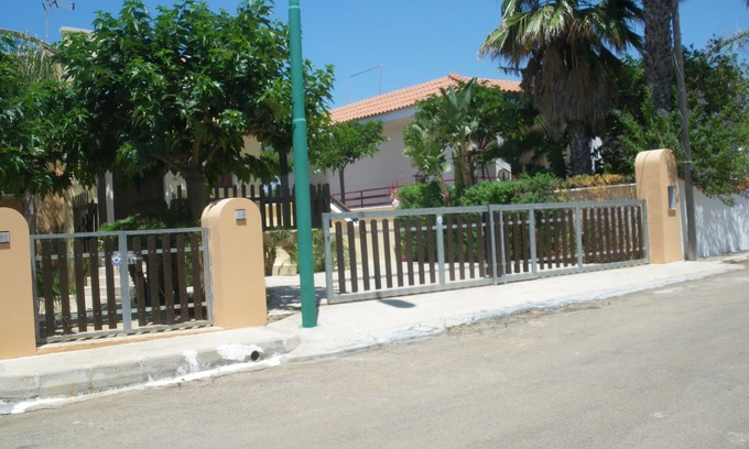 Torre Suda House | Idyllic Three-Room Apartment Steps from the Sea near Gallipoli