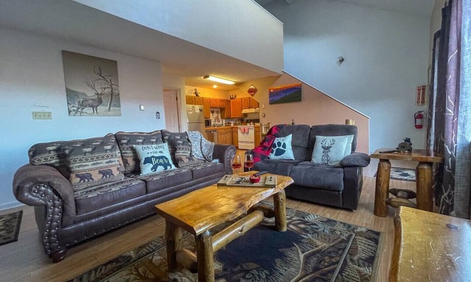 Chalet Village Cabin | Relaxing Bear-Themed Cabin with Hot Tub Near Gatlinburg