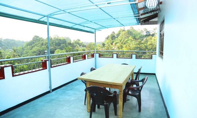 Kandy Bed & Breakfast | Cozy Stay at Heavens Gate with Breakfast & Child-Friendly Amenities