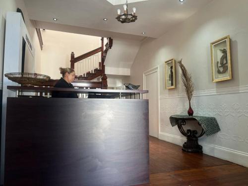 Uitenhage House | Cozy HEBA Guest Lodge: Pet-Friendly with Hot Tub & Breakfast