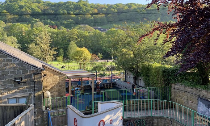 Wadsworth Apartment | Comfortable 4 Bedroom Townhouse in Hebden's Heart