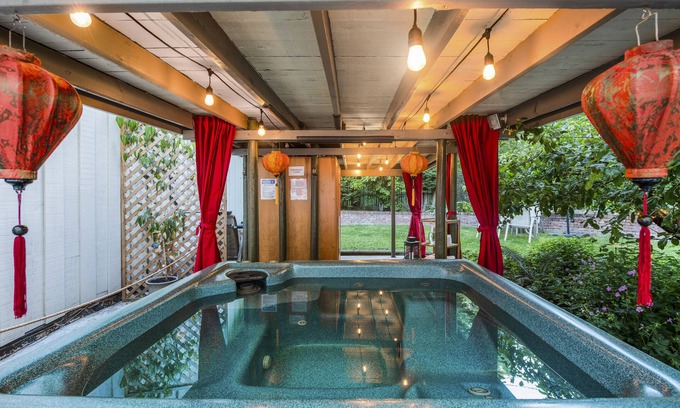 Ganges Bed & Breakfast | Experience Hedgerow House Inn: Balcony Room & Spa Retreat