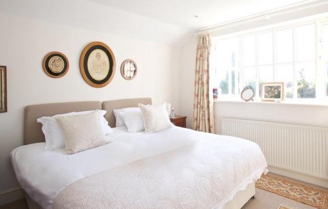 Halstead Bed & Breakfast | Discover Hedingham Old Pottery: Rated 9/10 with Kitchen!
