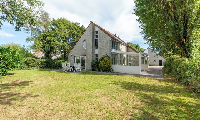 Julianadorp aan zee House | Inviting Vacation Villa with Pool Near Julianadorp Beach