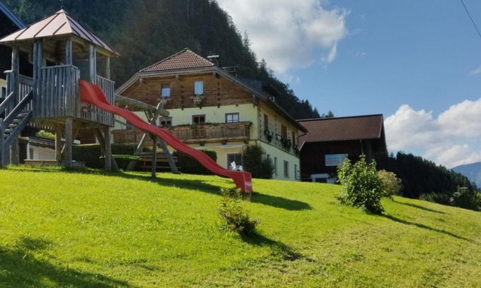 Annaberg im Lammertal Apartment | Top-Rated Hefenscherbauer: Family-Friendly with Kitchen