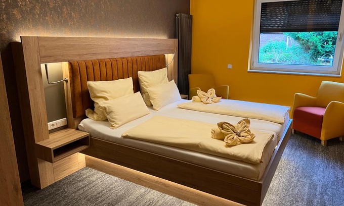 Klein Hehlen Hotel | Discover Heidekönig Hotel Celle: Pet-Friendly & Accessible