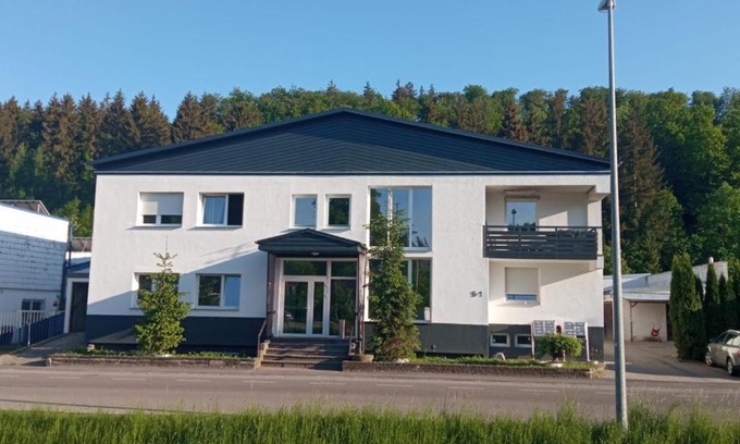 Heidenheim an der Brenz Apartment | Comfortable Heidenheimer Zimmer: Family-Friendly Retreat