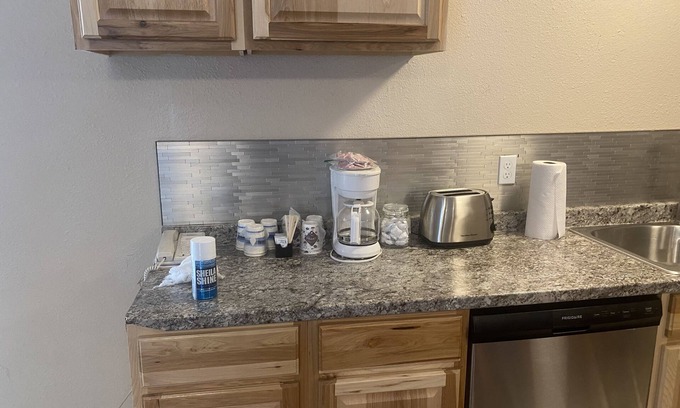 Ilwaco Hotel | Welcoming Heidis Inn Ilwaco with Family-Friendly Amenities