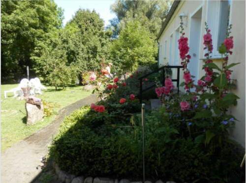 Mahlzow Apartment | Family-Friendly Escape at Heidtschmidhof Abendsonne