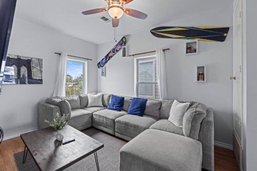 Greater Heights Apartment | Heights Apt Nr Downtown Terrace Yard Desk Wifi
