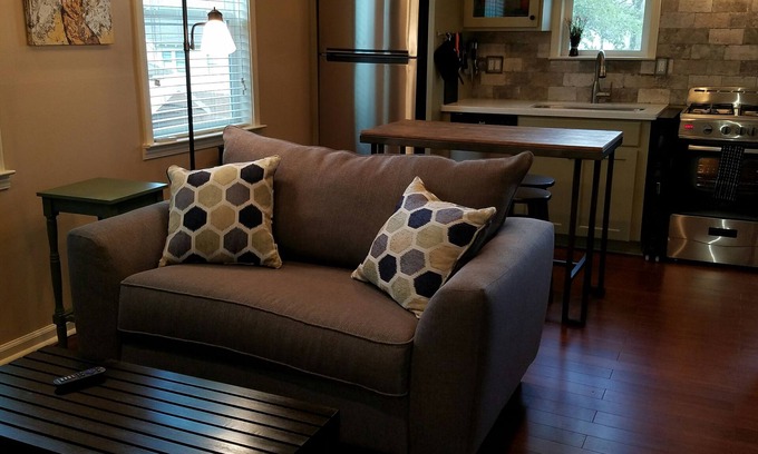 Greater Heights Apartment | Discover Houston Heights: Top-Rated Guest House Retreat