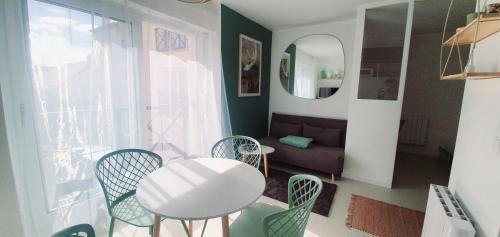 Ouistreham Apartment | Cozy Heima Apartment Steps from the Beach, Rated 8.8/10