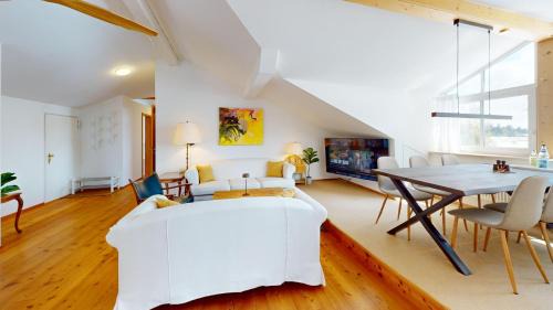 Scheidegg Apartment | Oceanfront Retreat at HEIMATEL - Ferienhaus Blümele