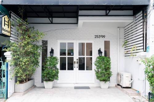 Nimman Apartment | Family-Friendly Retreat at Heimish House - 4 Star Gem