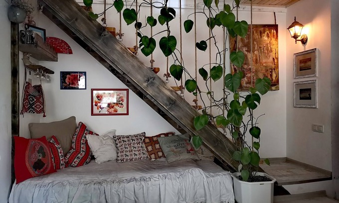 Tbilisi House | Helen and David's apartment, Bird's nest"
