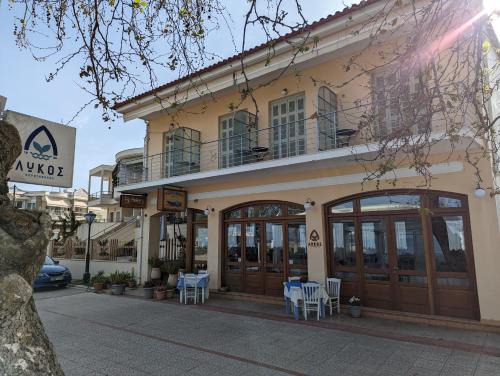 Mili Hotel | Explore Helen's Rooms: Oceanfront Retreat with Breakfast