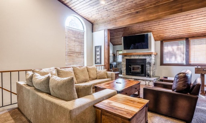 Mammoth Lakes House | Exceptional Helios 9N: Family-Friendly Stay with Top Ratings